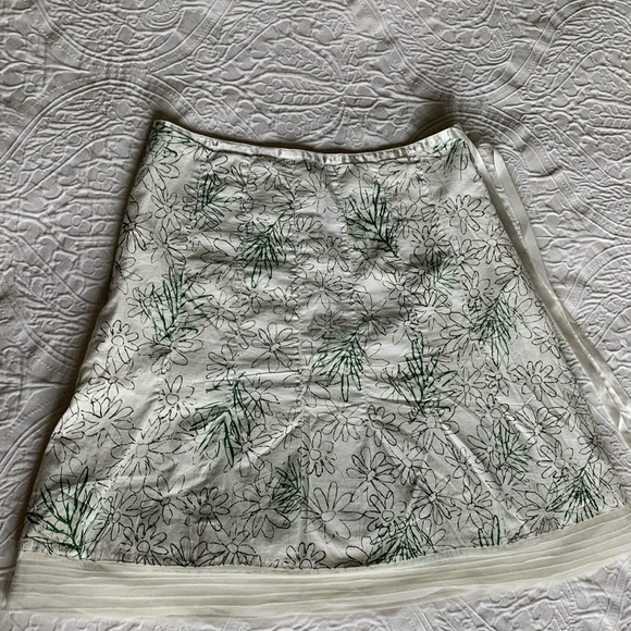 White Skirt with hunter green and brown flowers - Picture 1 of 2